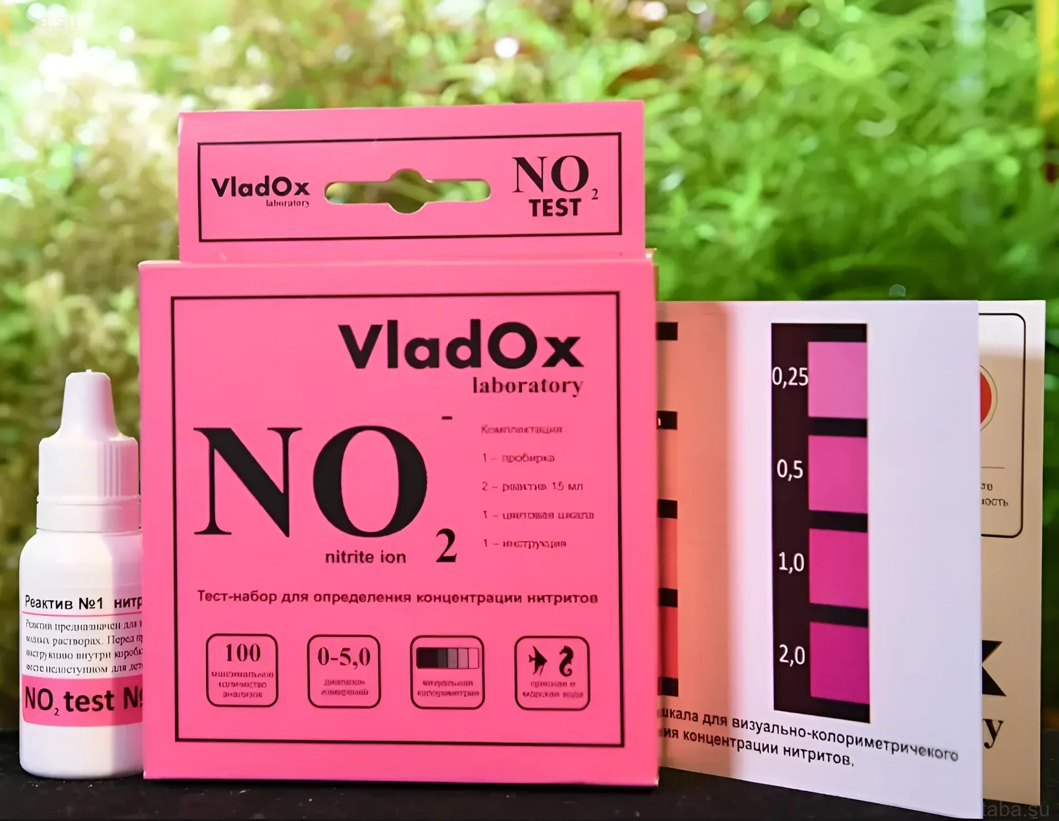 Kit de test pour le niveau de nitrites dans l'eau d'aquarium, nécessaire à la santé des poissons et au maintien de l'équilibre biologique.